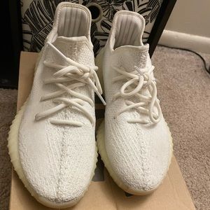 Yeezy boost size 9.5 mens comes with box